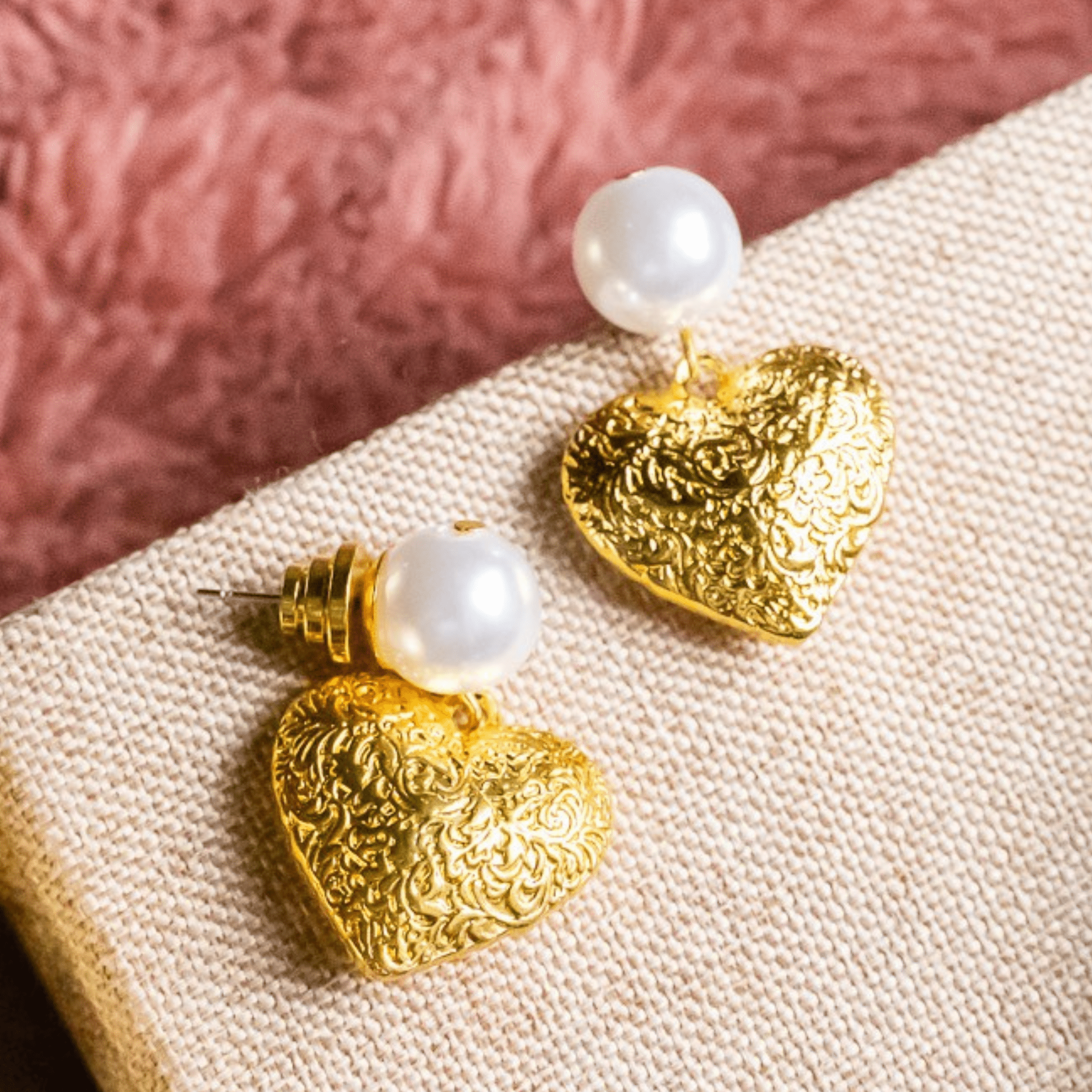 アクセサリー e  vintage earrings Amora Pearl Heart Dangles – Ivory/Gold | Sassy Jones Earrings