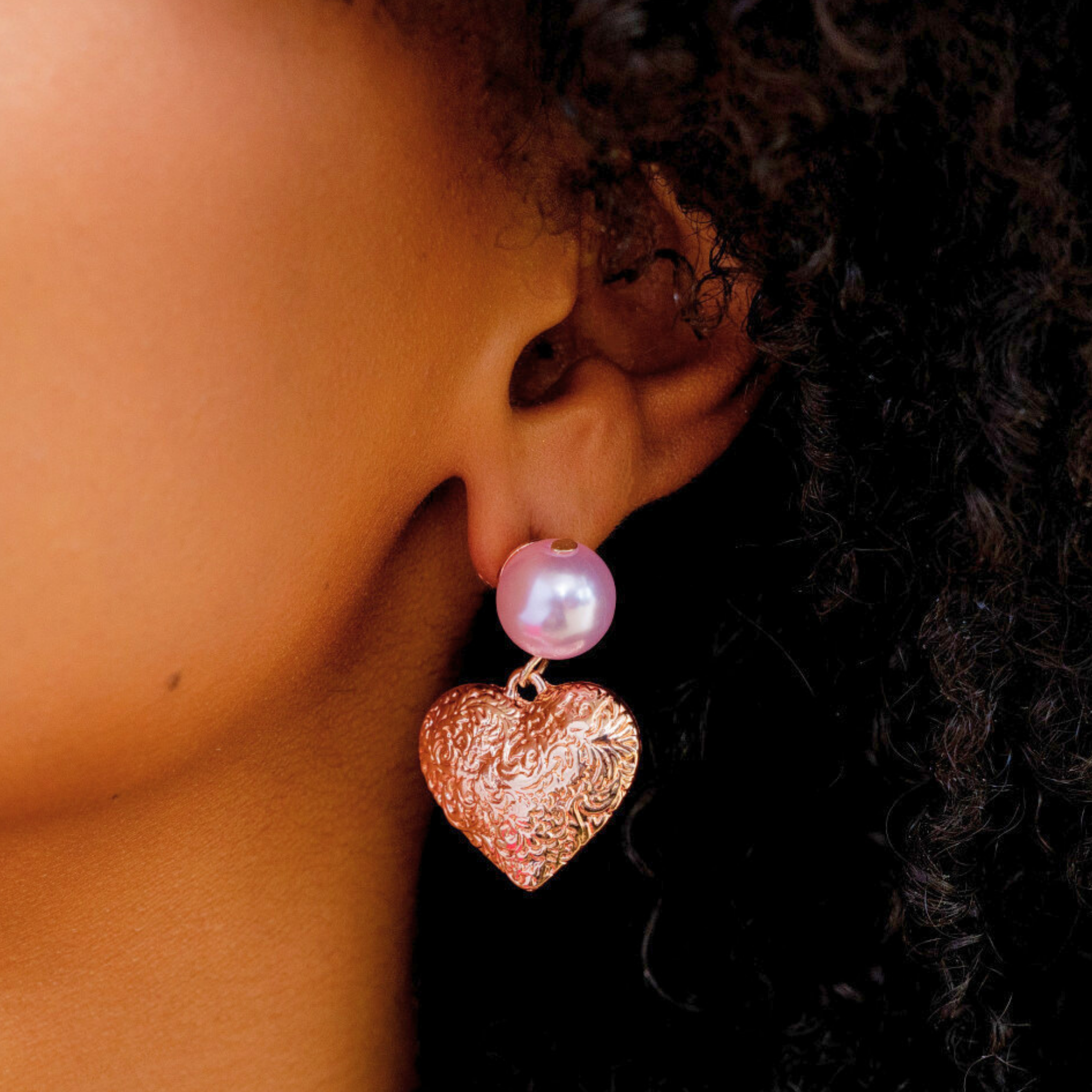 rose gold jewelry, rose gold earrings, rose gold fashion jewelry, rose gold statement earrings, rose gold pearl earrings, pink pearl earrings, rose gold dangle earrings, rose gold accessories for women, rose gold heart earrings, trendy rose gold jewelry, fashion earrings for women, statement earrings rose gold, luxury fashion jewelry, bold fashion earrings