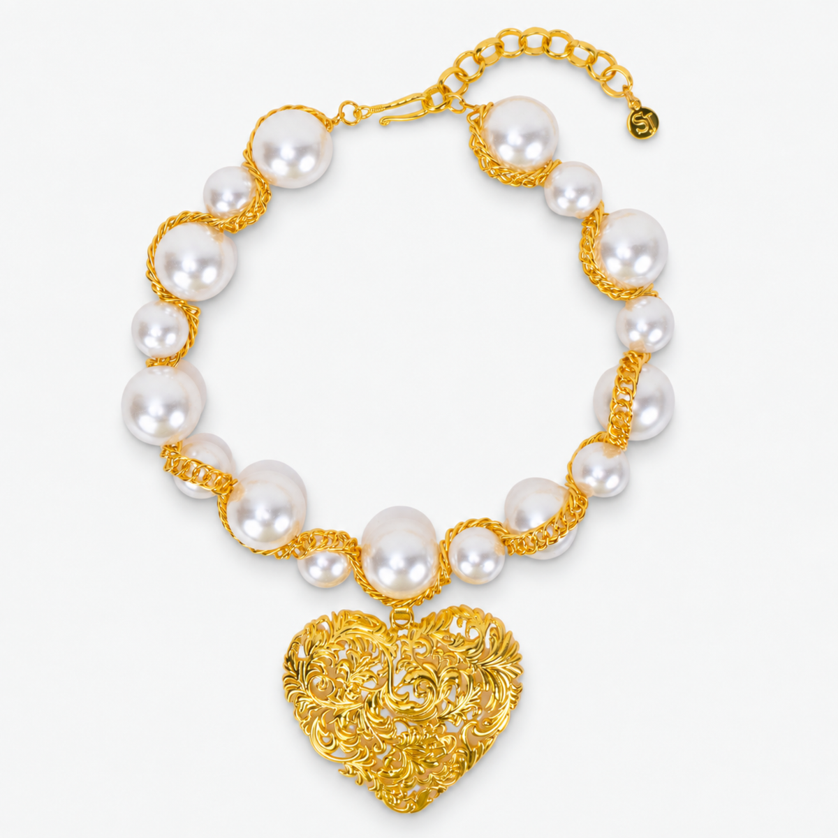 Amora Chunky Pearl Heart Chain – Ivory/Gold necklace with oversized pearls and gold heart pendant.
