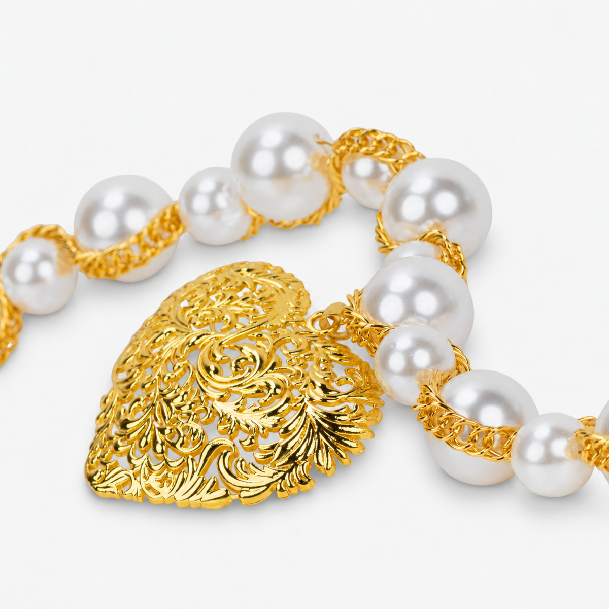 Amora Chunky Pearl Heart Chain – Ivory/Gold necklace with oversized pearls and gold heart pendant.