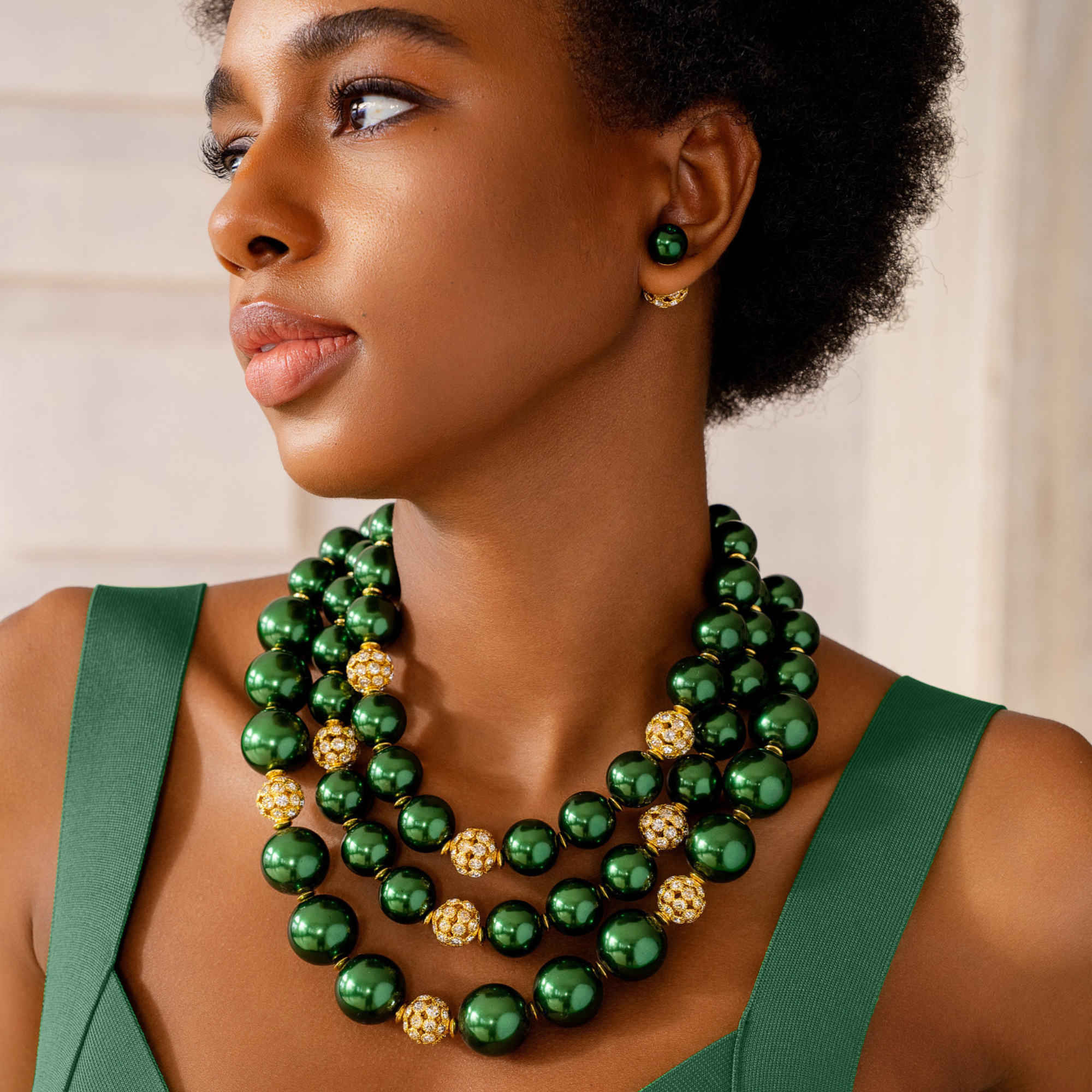 emerald green chunky pearl necklace, luxury green statement necklace, gold crystal spacer pearl necklace, holiday statement jewelry, bold fashion pearl necklace