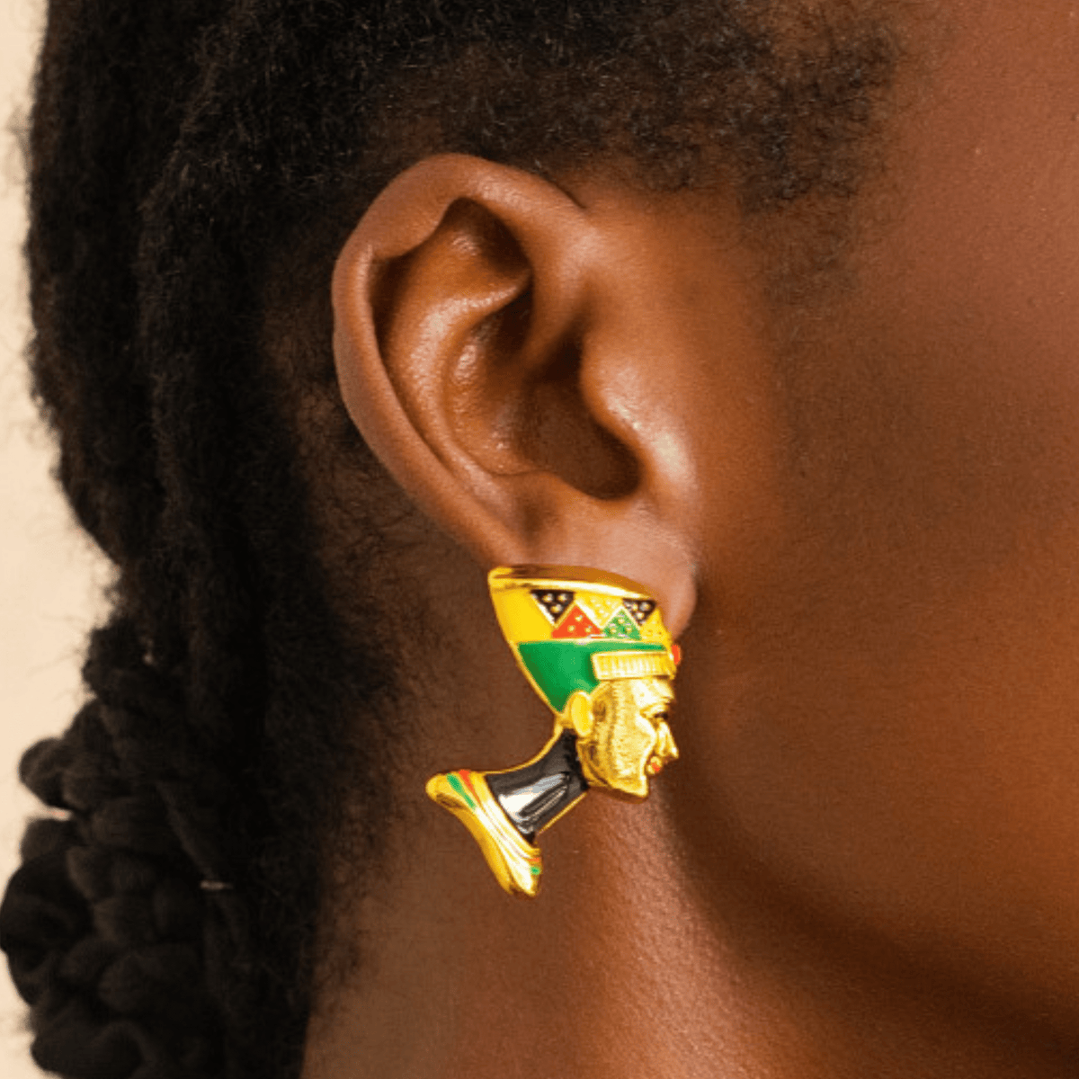 Afrikaan 18k Queen Studs