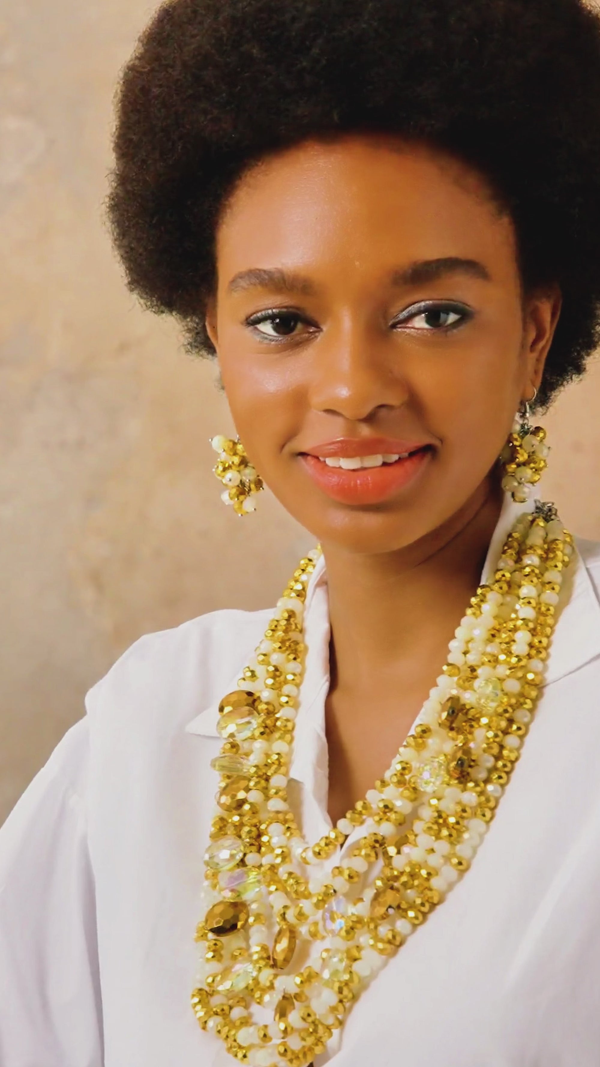 luxury statement necklace, bold statement jewelry, glass beaded necklace, detachable necklace, layered necklace for women, luxury accessories, fashion statement jewelry, designer jewelry for women