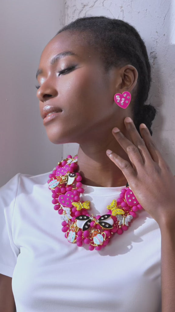 statement necklace, bib necklace, chunky necklace, fashion necklace, bold jewelry, colorful necklace, women’s statement necklace, costume jewelry, designer style necklace, trendy jewelry