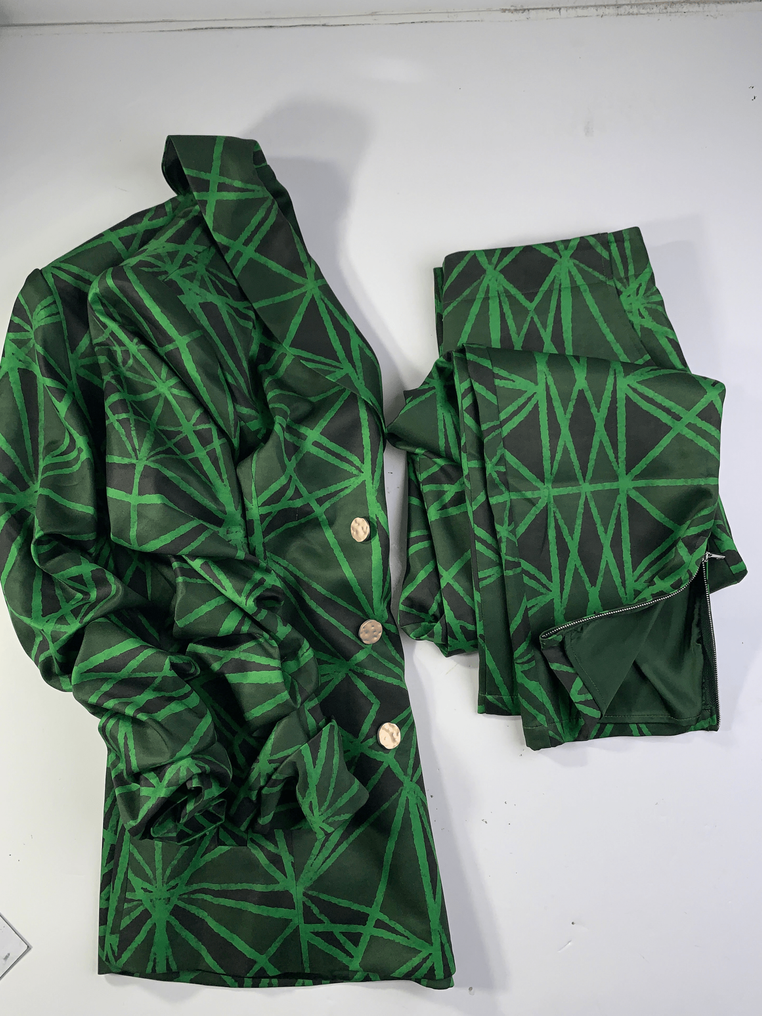Spring Into May Sample Sale: 30 (Med),, Sassy Jones,