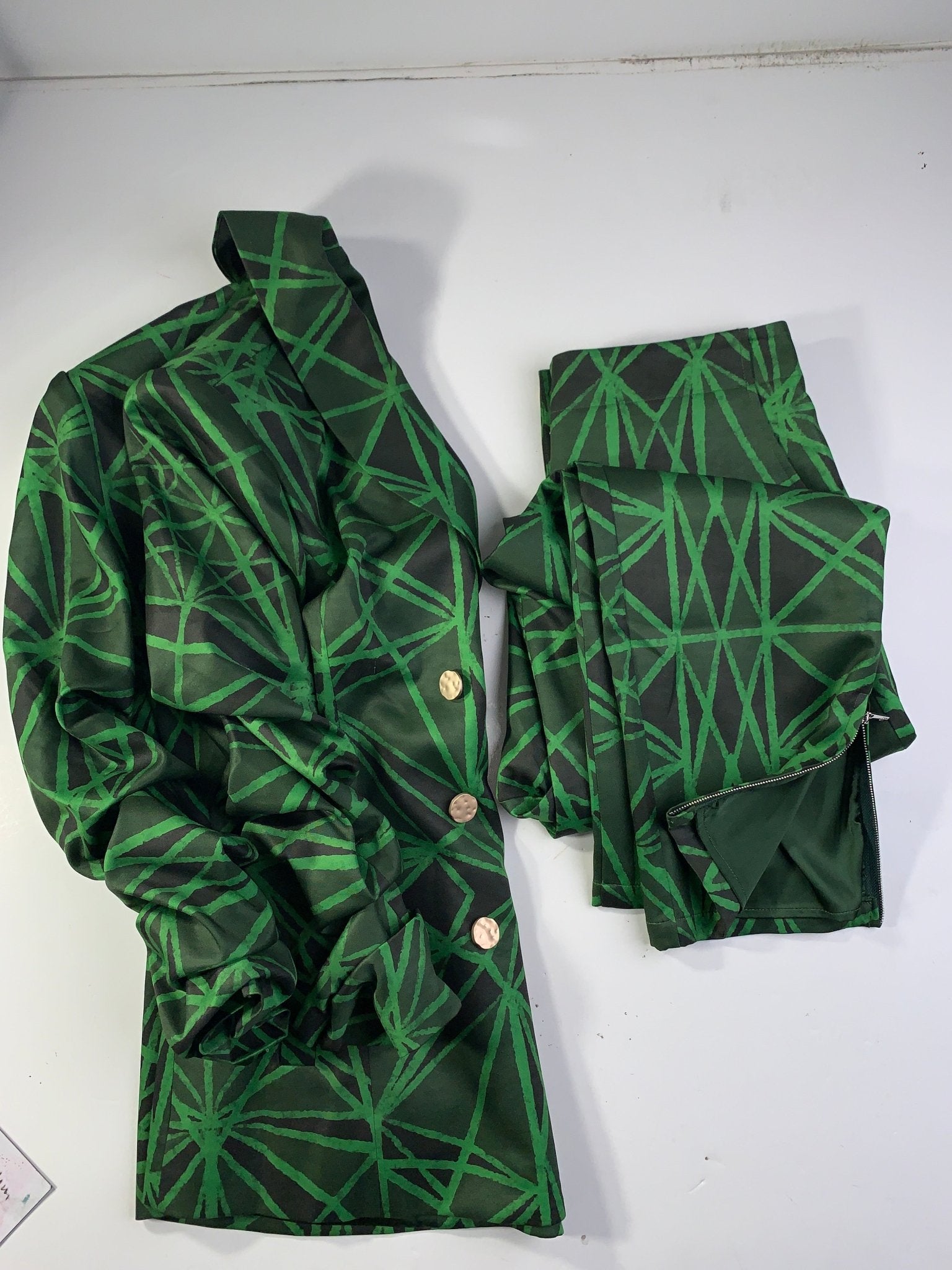 Spring Into May Sample Sale: 30 (Med),, Sassy Jones,